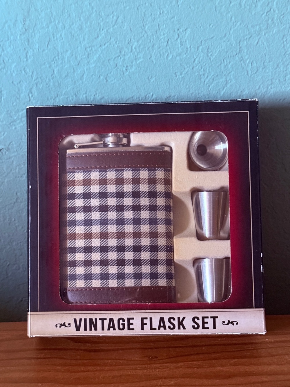 Vintage Style 8 oz Stainless Steel Flask Gift Set with 2 Shot Cups & Funnel